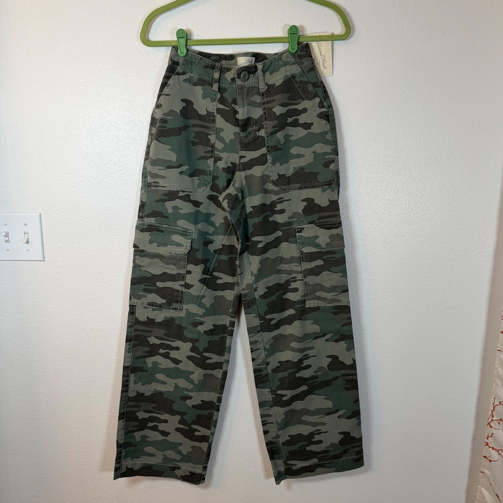 Universal Thread Womens Camo High Rise Cargo Pants Size 0 Green Camouflage New - Picture 2 of 11